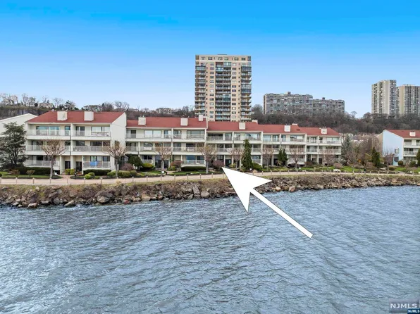 1225 River Rd APT 11A, Edgewater, NJ 07020