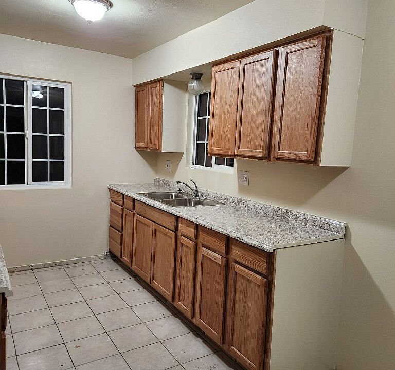 Kitchen. New Cabinets