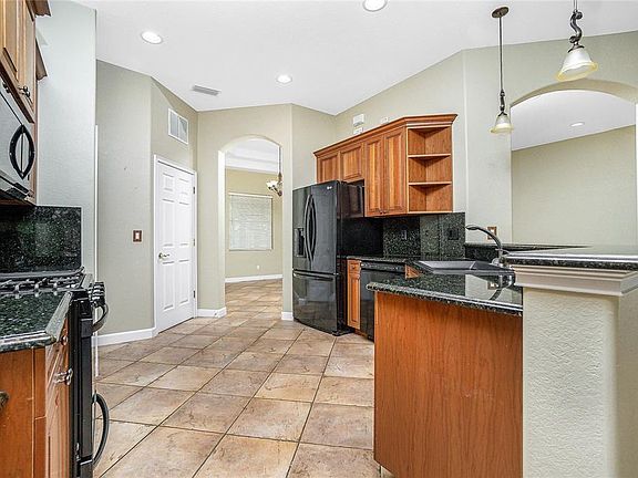 5th image of 113 Caneletto Way