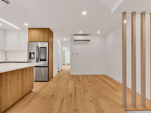 5th image of 572A Lexington Ave #1
