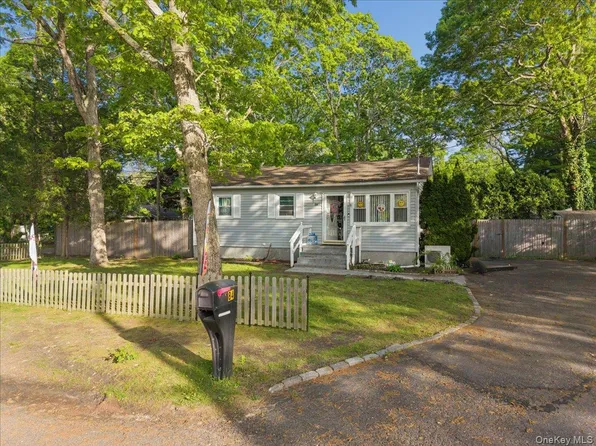 84 Queen Road, Mastic Beach, NY 11951