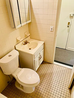 Bathroom, photo 1