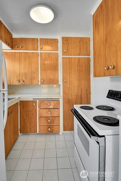 5th image of 756 Broadway Avenue E #202