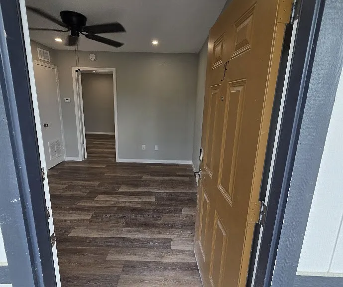 716 W Avenue I — Photo 3