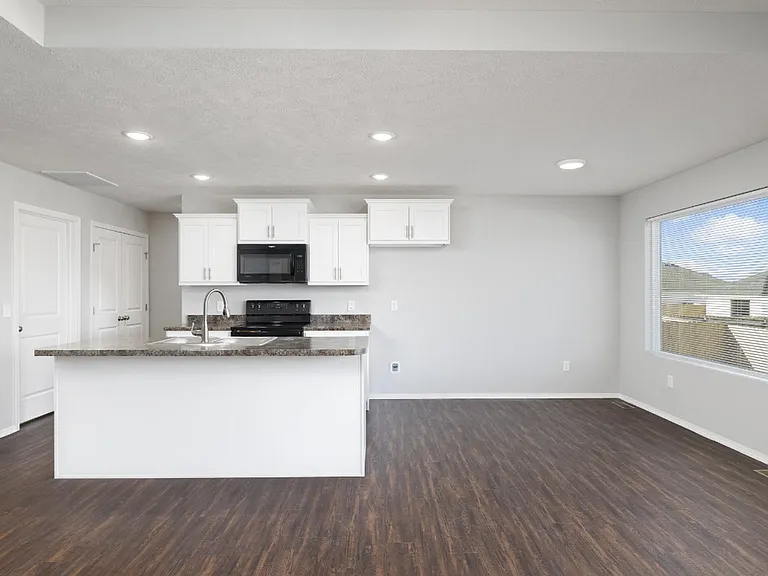 1105 Abbey St — Photo 2
