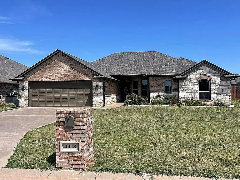 1418 Limestone Way — Photo 2