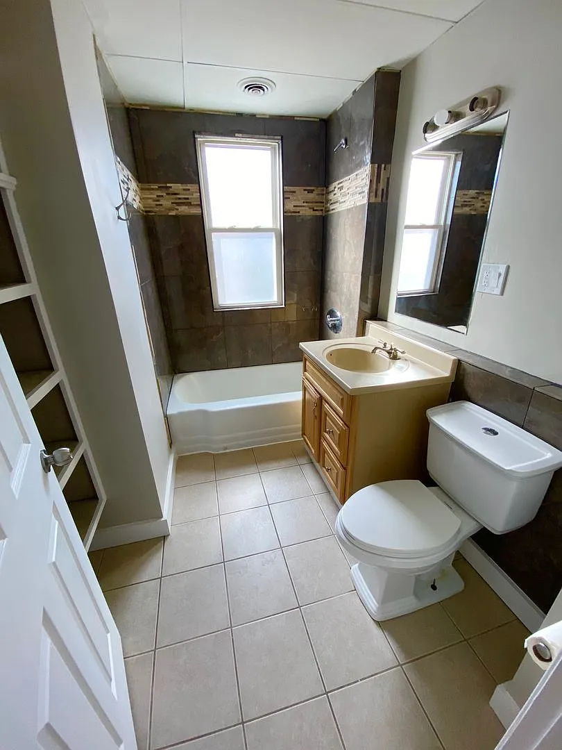 2 Bedroom | 1 Bathroom — Photo 3
