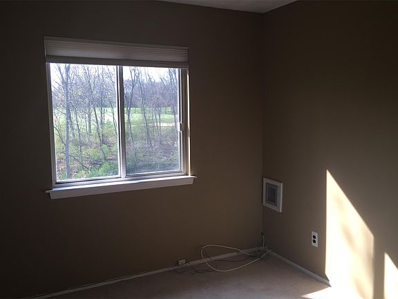 5th image of 36 Bolton Ct