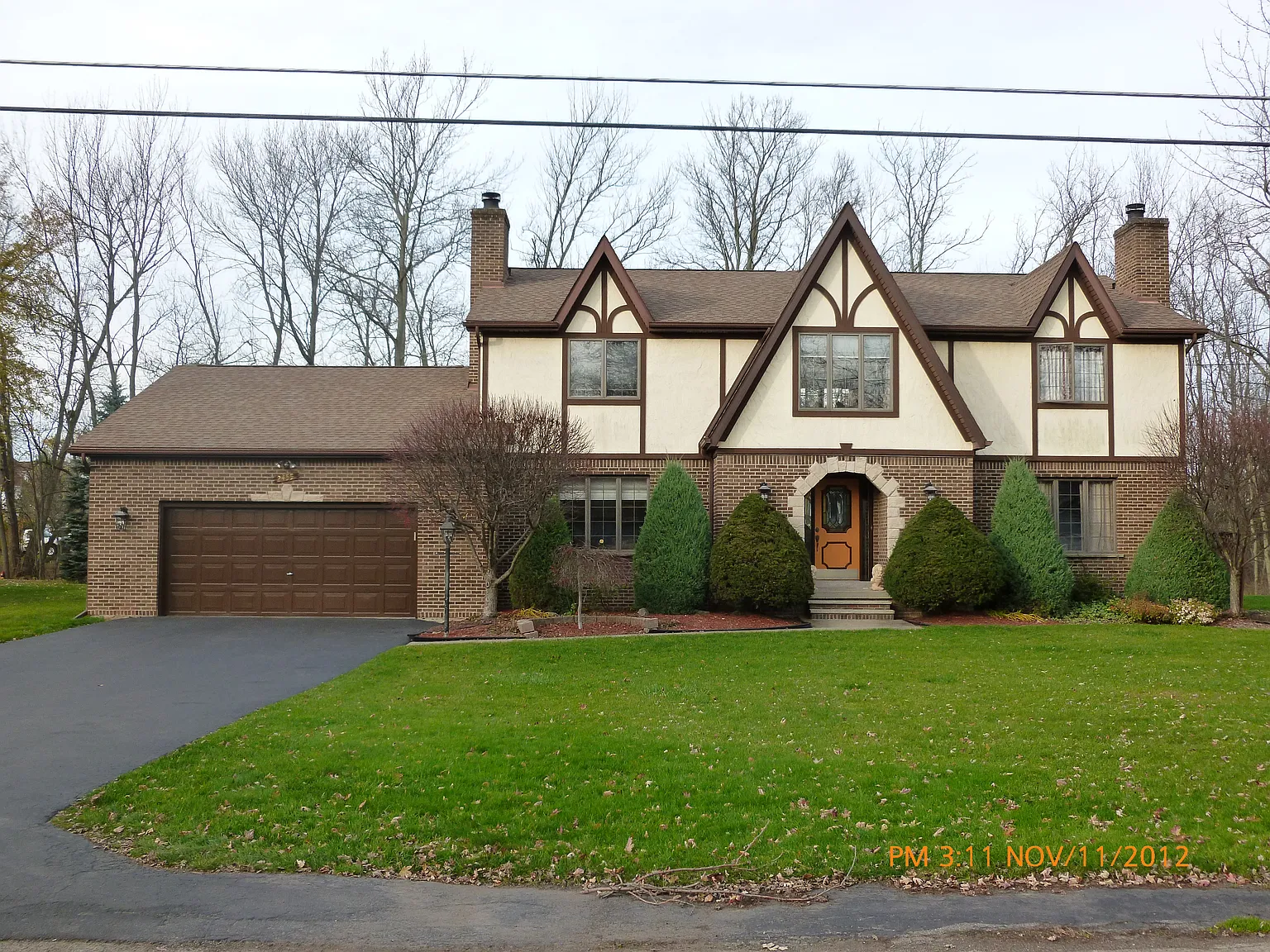 2455 Cayuga St photo 1