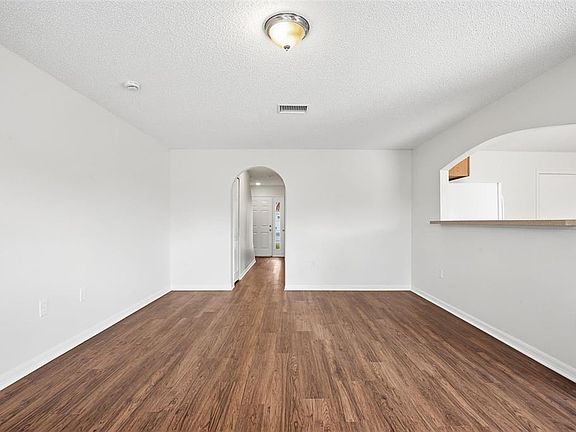 3rd image of 11331 Ivy Flower Loop