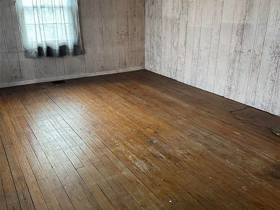 4th image of 489 E 6th St