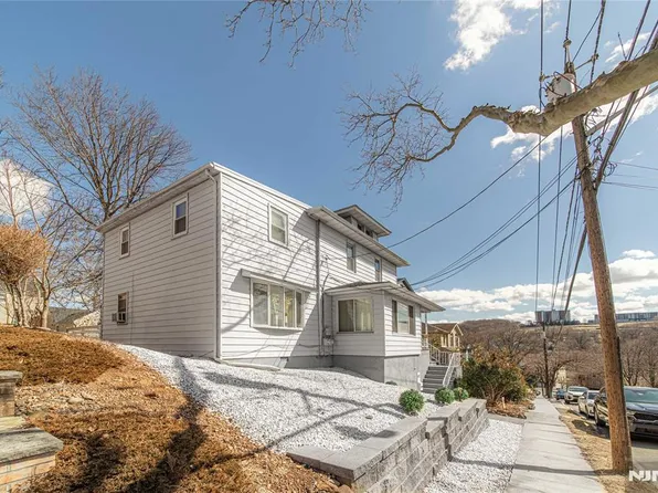 811 Pleasantview Ter, Ridgefield, NJ 07657