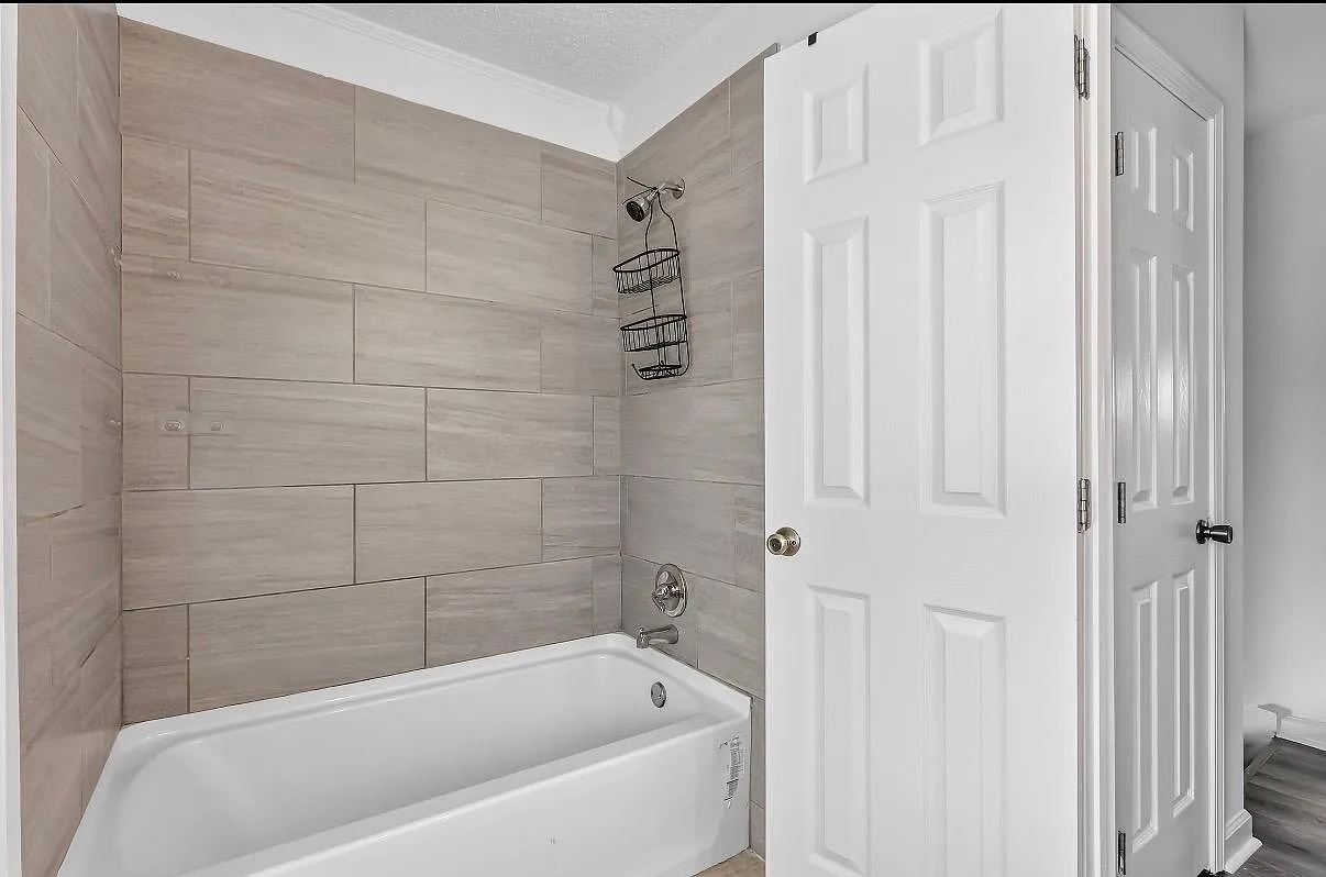 4 bed, 2.0 bath, 1776 sqft, $819 — Photo 3