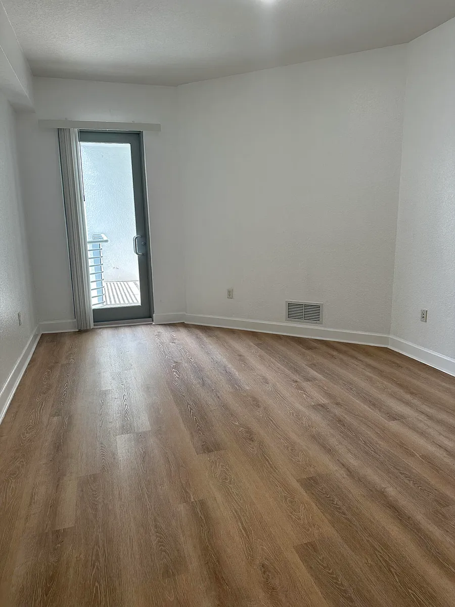 Building Photo - 1830 Radius Dr #1220