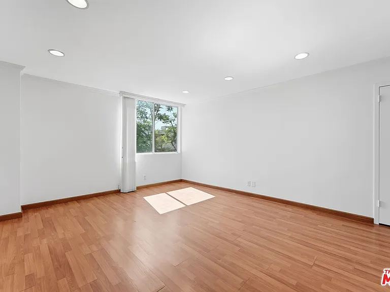 100 S Doheny Dr #213 — Photo 22