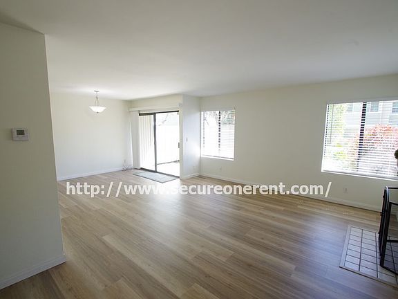 3rd image of 22131 Burbank Blvd Unit 1