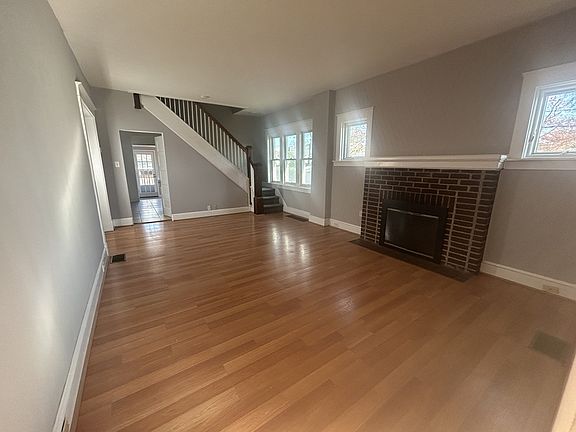 3rd image of 301 S Ford Ave