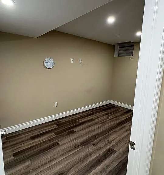 70 Pavlova Cres #BASEMENT — Photo 8