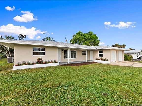 3rd image of 208 Riomar Dr