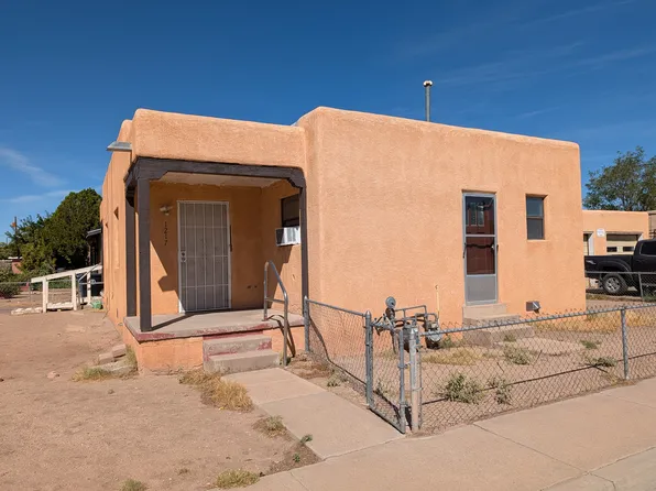 1217 Forrester Ave NW, Albuquerque, NM 87104