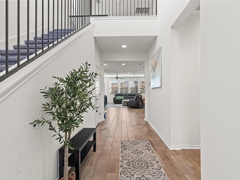 9107 Moonstone Dr — Photo 3