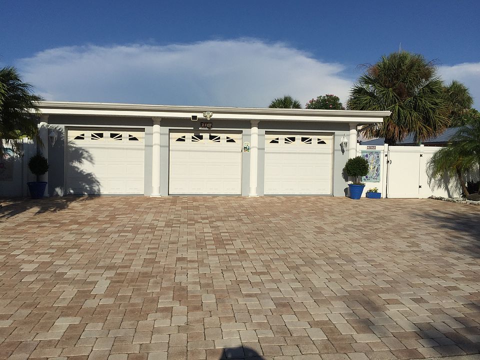 Street side paver driveway 