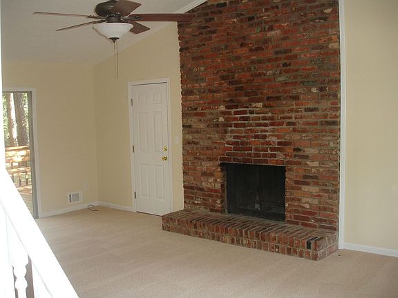 Vaulted Great Room w/ Fireplace
