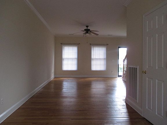 3rd image of 1120 Skyline Dr