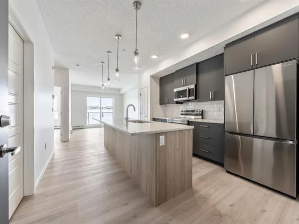 245 S Edith Pl NW #419, Calgary, AB T3R 2E1