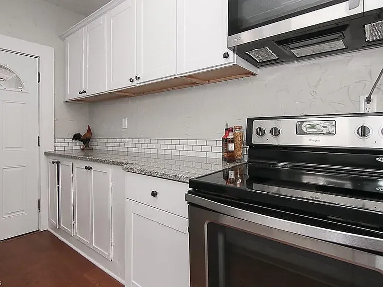 1431 Rosewood Ave — Photo 4