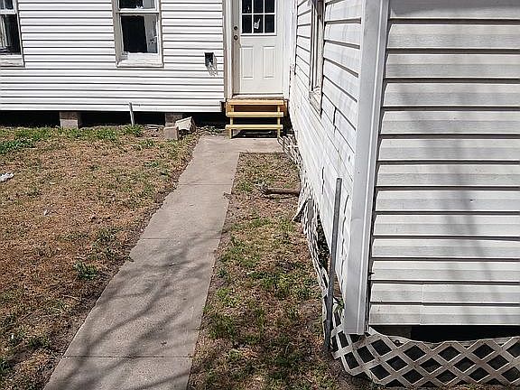 5th image of 103 W Depot St