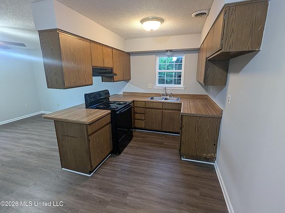 4th image of 8061 Martha Ann Ln #D