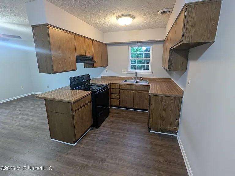 8061 Martha Ann Ln #D — Photo 4