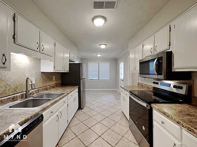 464 Windridge Point — Photo 3