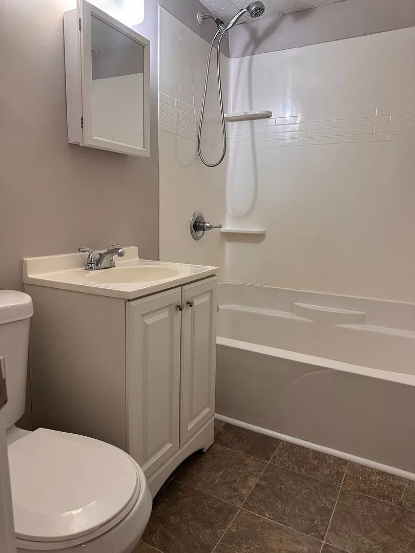 2 bedroom, 1 bathroom in West Lebanon — Photo 4