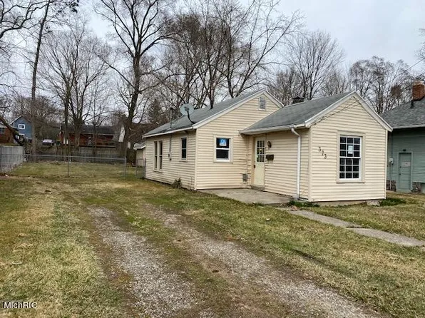 373 Emmett St E, Battle Creek, MI 49017