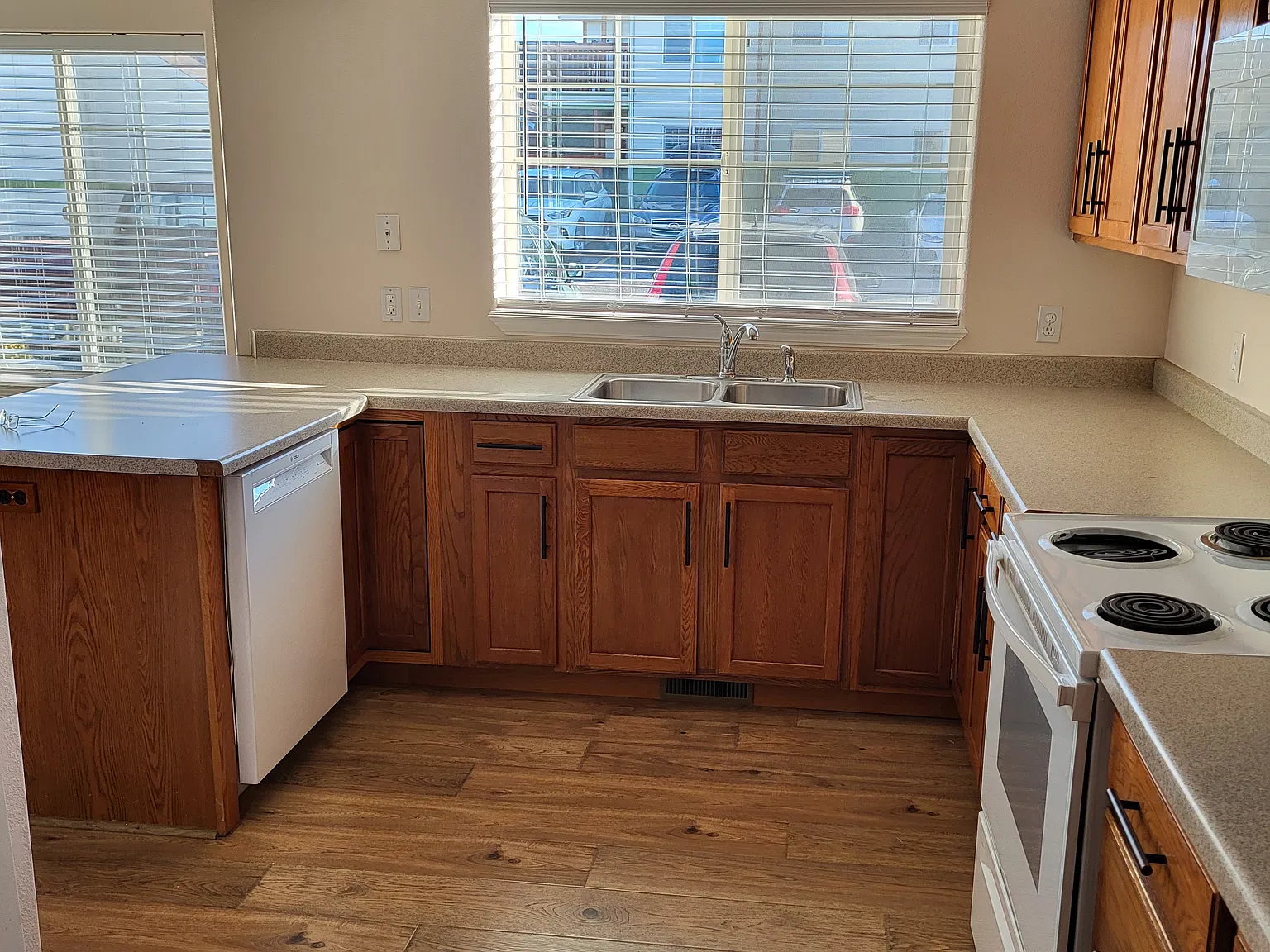 3 bed, 1328 sqft, $2,350 — Photo 2