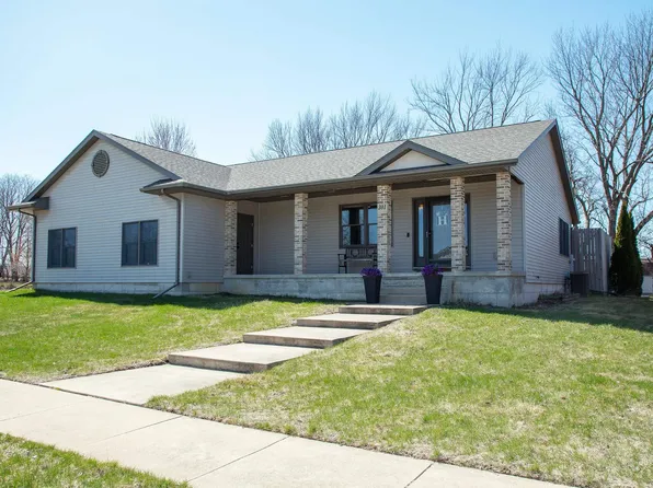 301 Park 26th St NW, Waverly, IA 50677