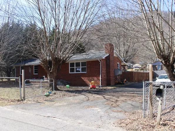 101 Fuller Dr, Waynesville, NC 28786