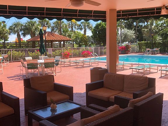 5th image of 2401 Collins Ave APT 1810
