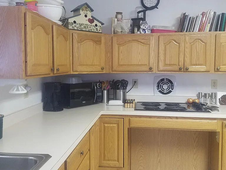 Lots of reachable storage space; cook top