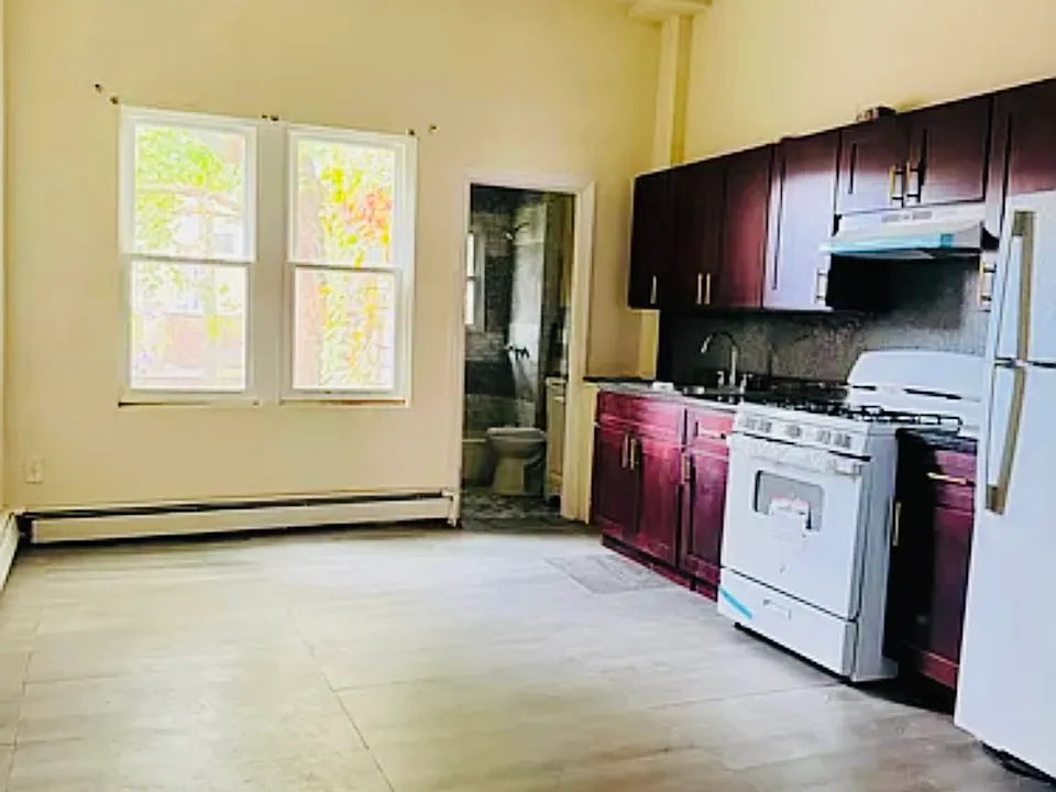 89 Thompson St #1L