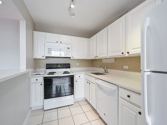 4th image of 655 W Irving Park Rd APT 1815