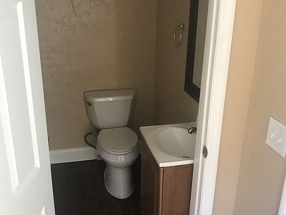 4th image of 820 18th Ave S