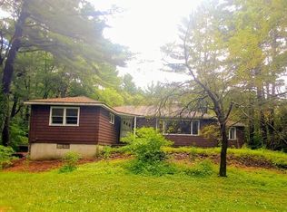 19 Library Ln S, Sturbridge, MA 01566