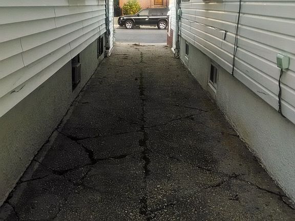 3rd image of 12513 103rd Ave
