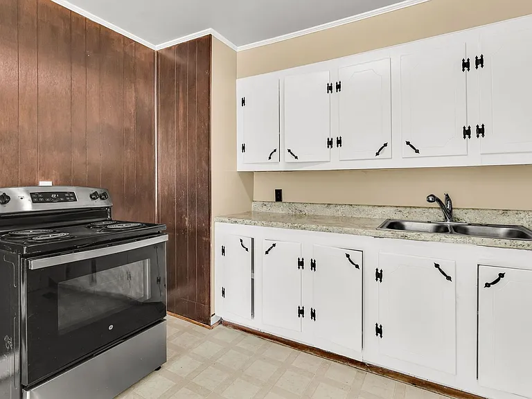 2330 Bailey Dr — Photo 10