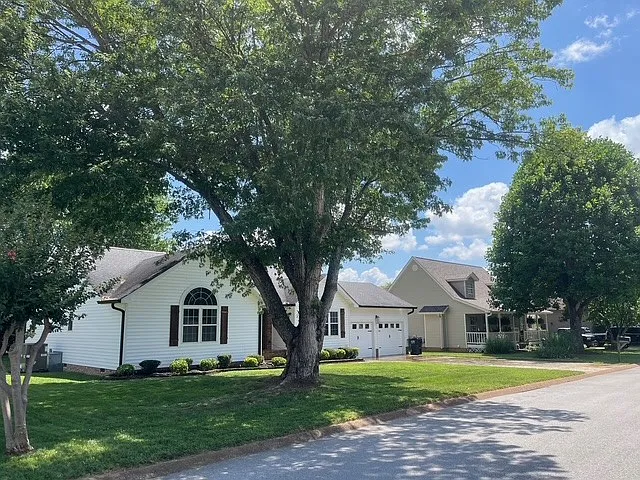 169 Willow Creek Dr — Photo 2
