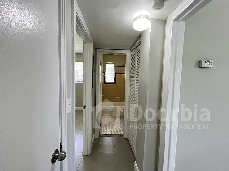 1635 Brookview Dr S — Photo 10