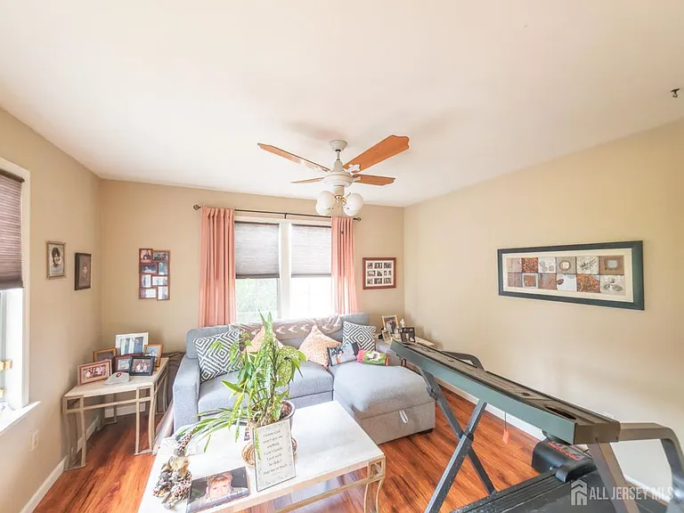 6 Patrick Henry Ct — Photo 9